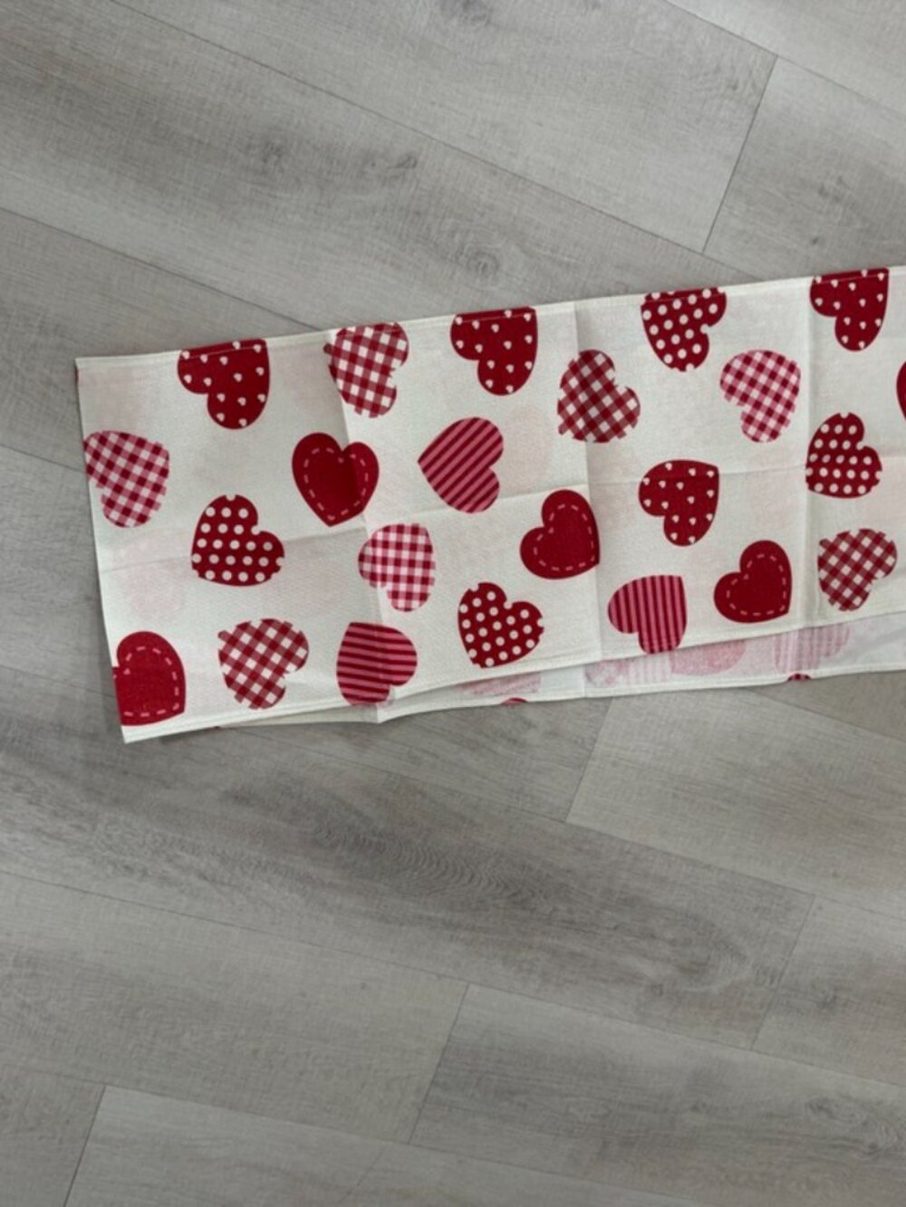 Heart Pattern Table Runner - Picture 3 of 4
